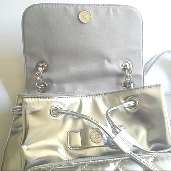 3/$20 🌻 Forever 21 Silver Quilted Backpack - Picture 4 of 7